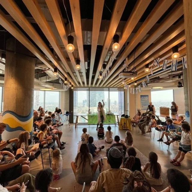 What better way to end summer than with a Fun Day at Aqua? 🤗✨ Our Tel Aviv office buzzed with excitement as we hosted a day full of activities for our employees' children. 

From an exciting workshop led by Dr. Mulekula to a special celebration for our first graders, the day was all about fun and creativity. 🎉