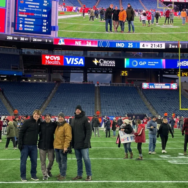 Spotted: Aquarians braving the cold at yesterday's Patriots game! 🏈 

@patriots @gillettestadium #AquaSecTeam